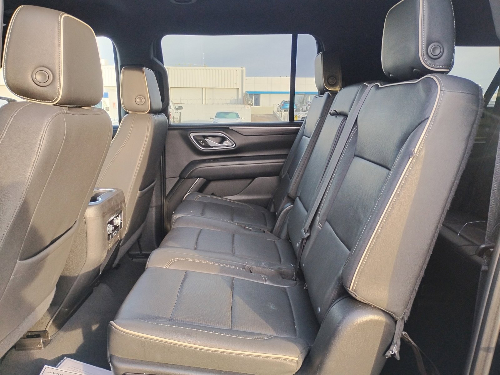 Used 2023 GMC Yukon XL SLT image 23