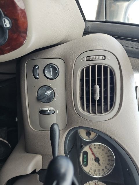 Used 2003 Chrysler Town & Country Limited image 31