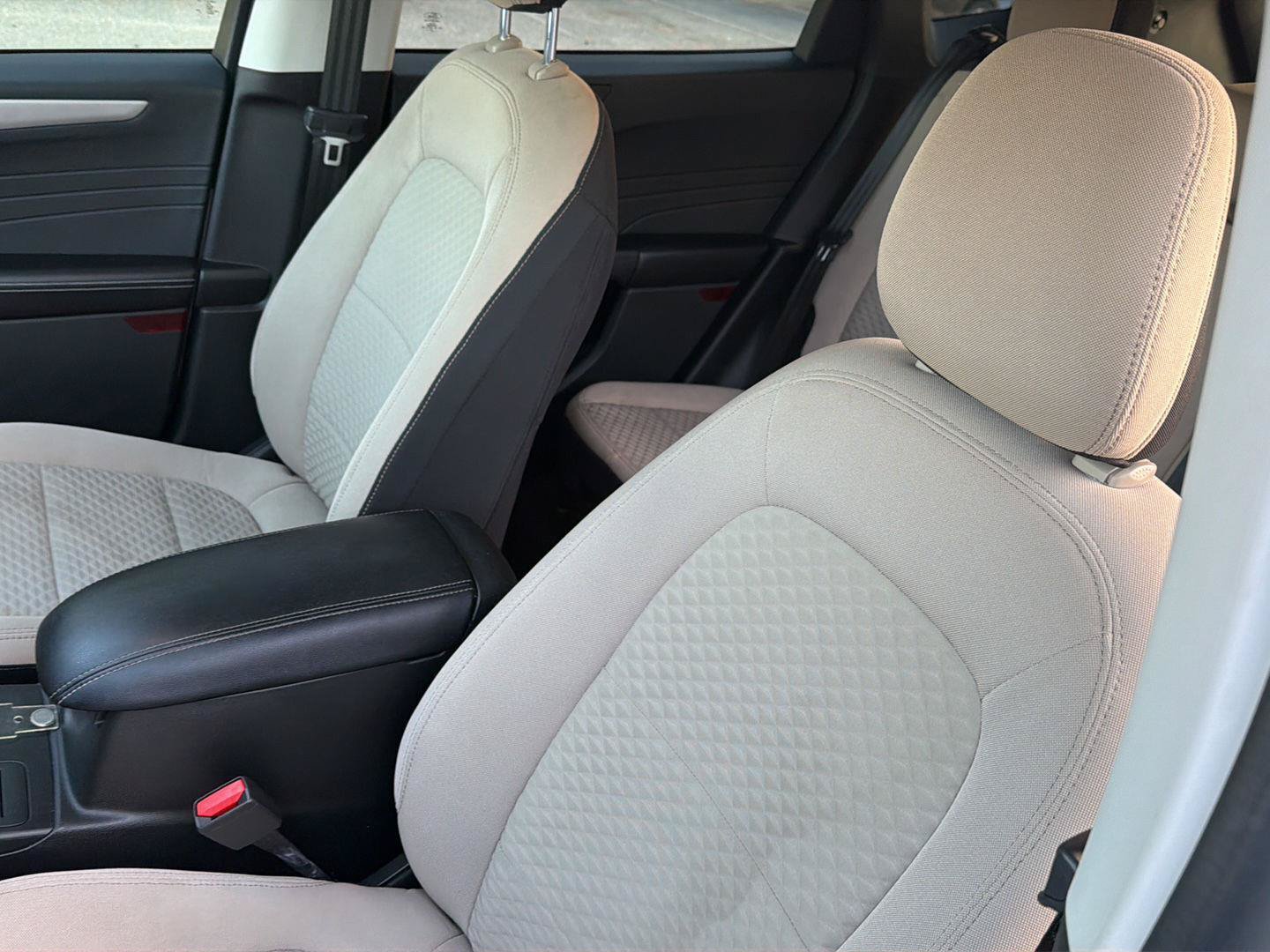 Used 2022 Ford Escape SE w/ SE Sport Appearance Package FWD image 29