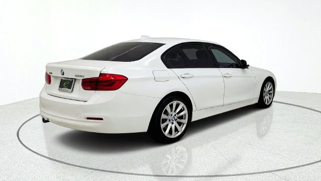 Used 2018 BMW 320i xDrive Sedan AWD/4WD image 8
