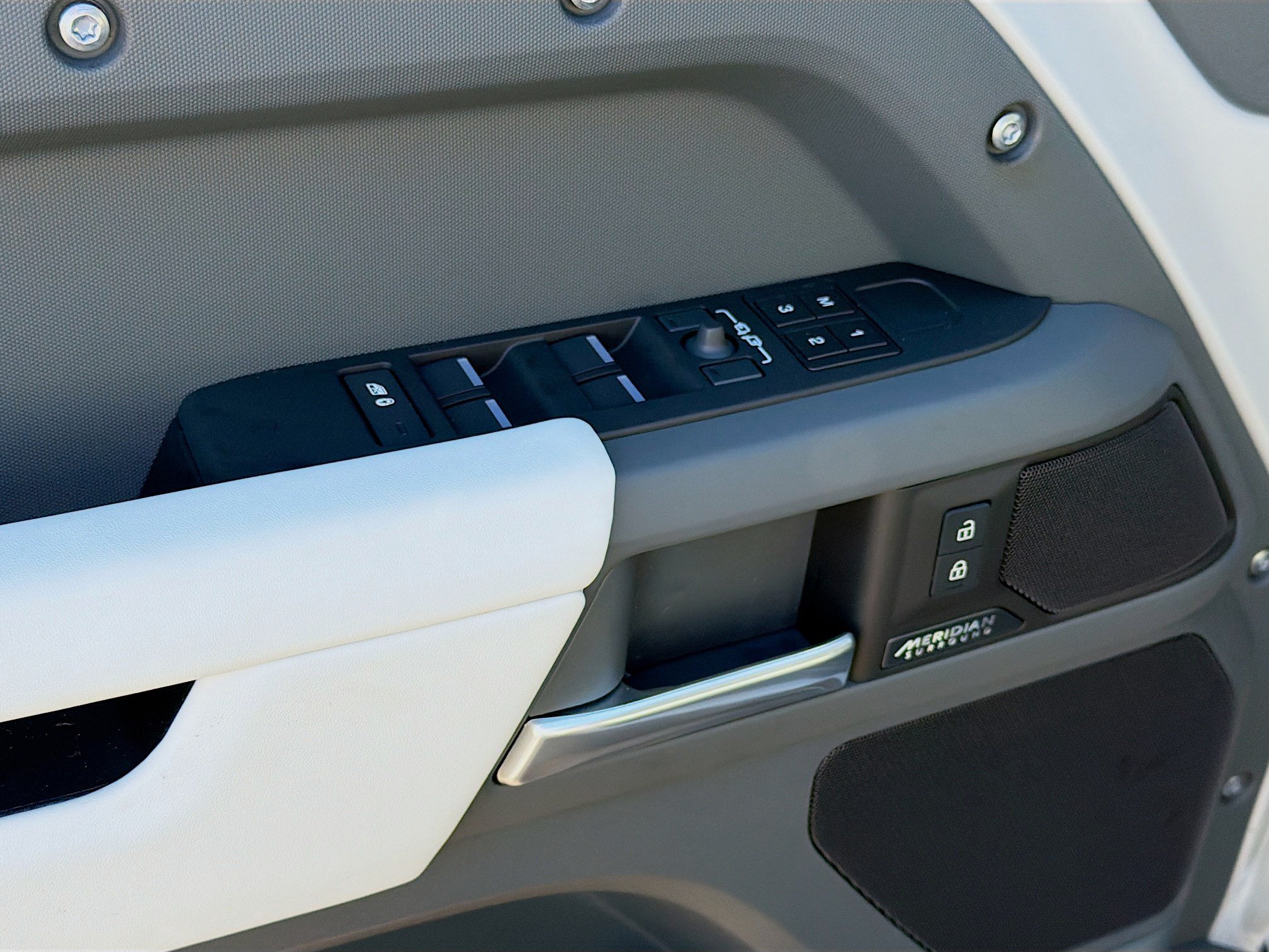 New 2026 Land Rover Defender 110 X-Dynamic SE AWD/4WD image 22