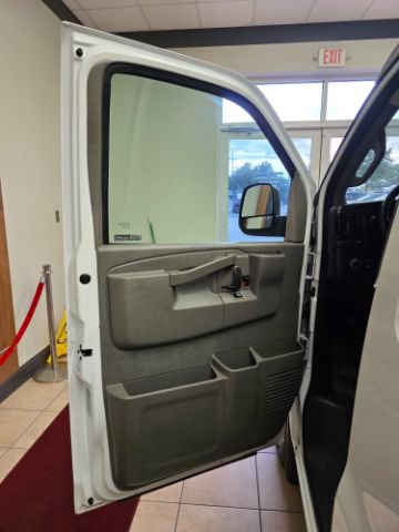 Used 2020 Chevrolet Express 3500 Extended w/ Driver Convenience Package RWD image 5