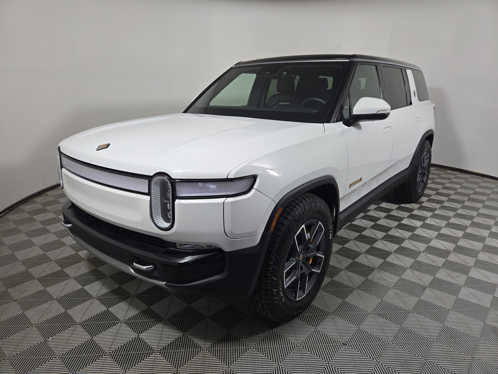 Used 2023 Rivian R1S Adventure