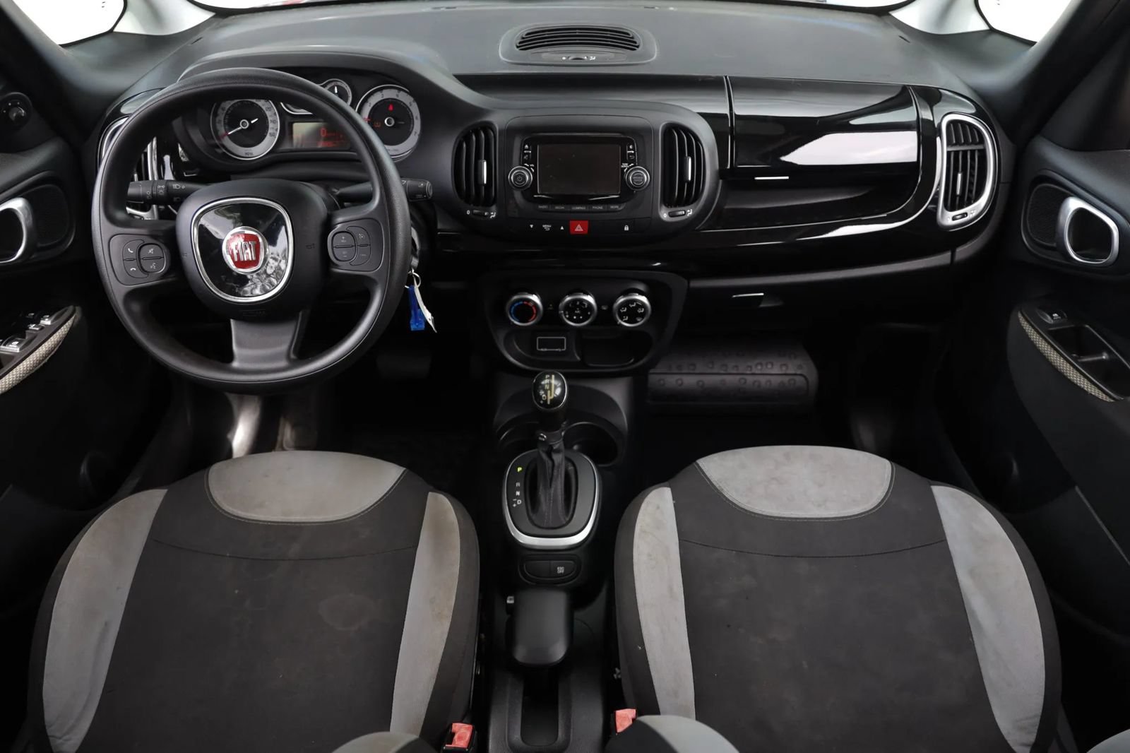 Used 2016 FIAT 500L Pop FWD image 2