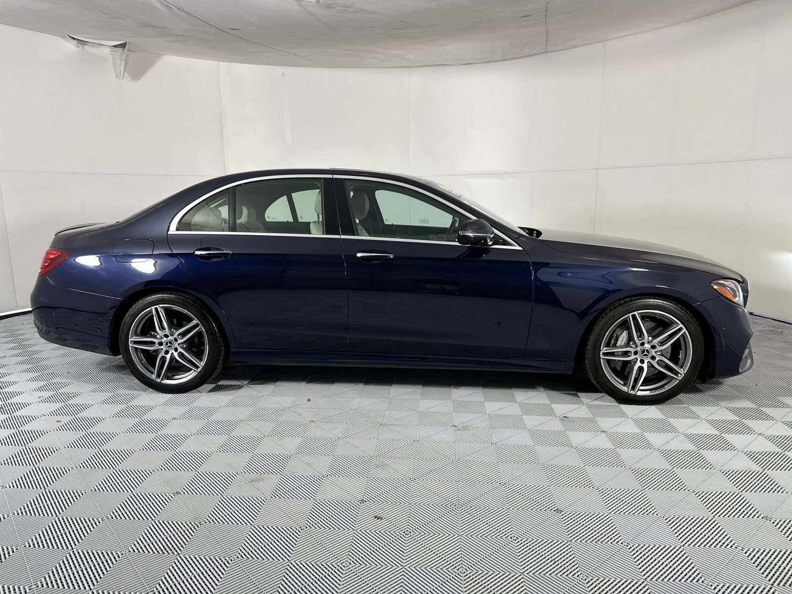 Used 2020 Mercedes-Benz E 350 Sedan image 9