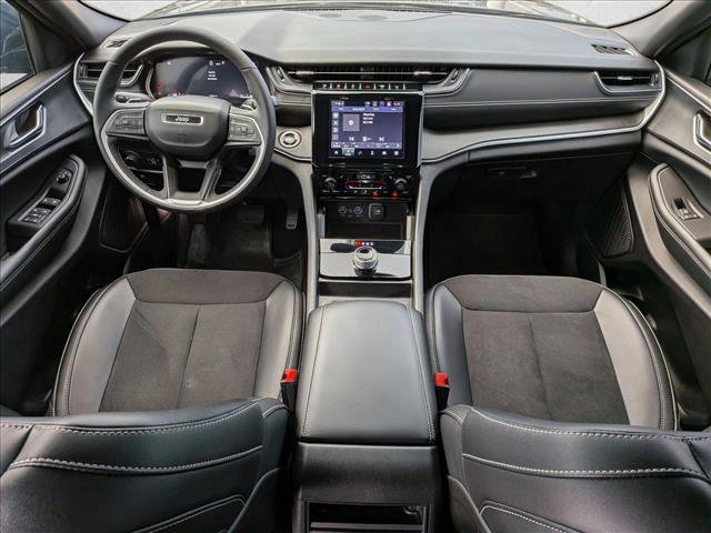 Used 2024 Jeep Grand Cherokee Altitude RWD image 18