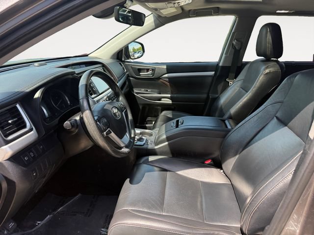 Used 2019 Toyota Highlander XLE AWD/4WD image 9