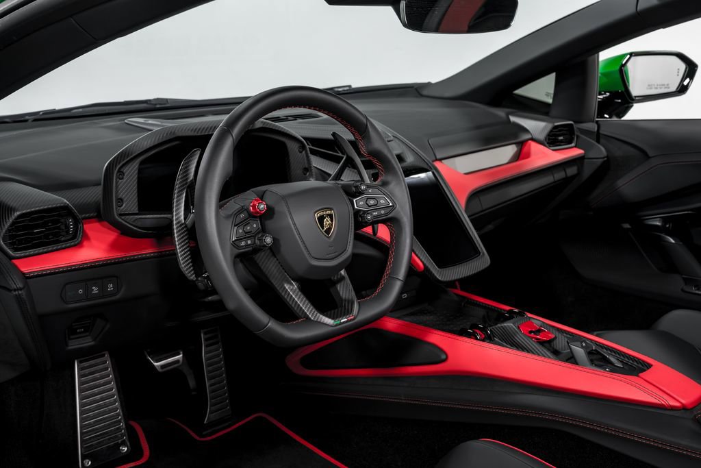 Used 2024 Lamborghini Revuelto image 11