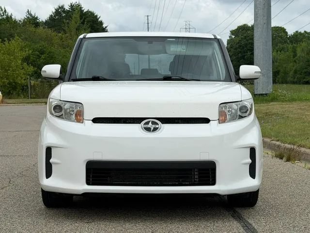 Used 2012 Scion xB FWD image 4