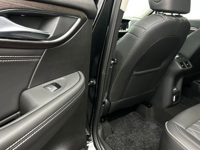Used 2023 Buick Envision Avenir image 36
