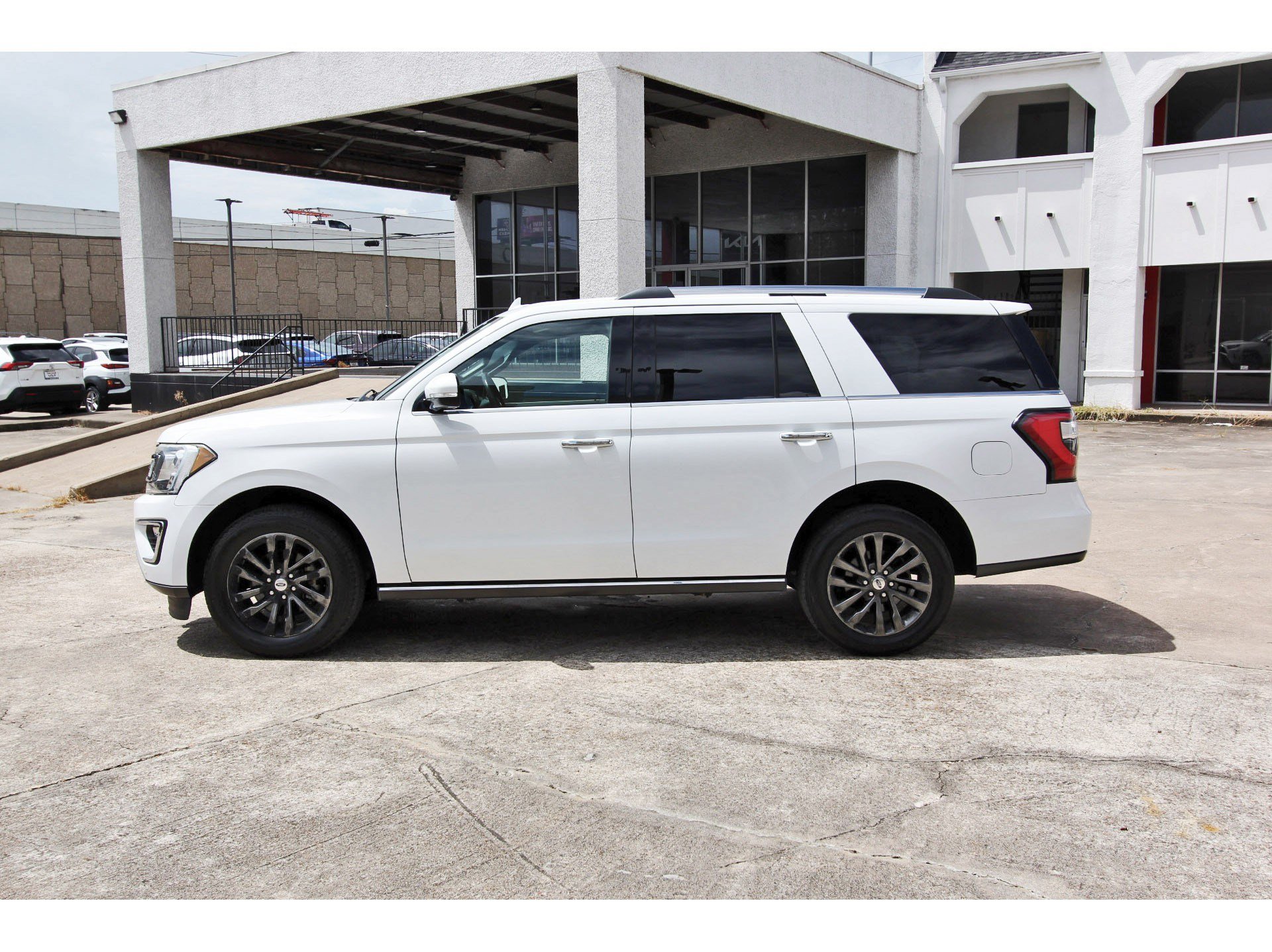 Used 2019 Ford Expedition Limited AWD/4WD image 6
