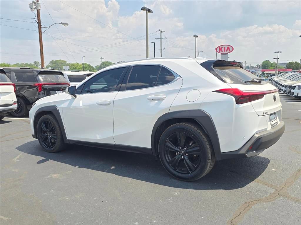 Used 2019 Lexus UX 200 w/ Premium Package FWD image 5