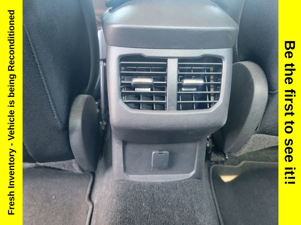 Used 2015 Ford Fusion SE w/ Equipment Group 201A FWD image 27