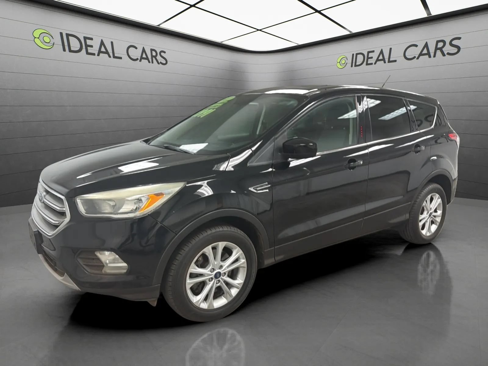 Used 2017 Ford Escape SE AWD/4WD image 1