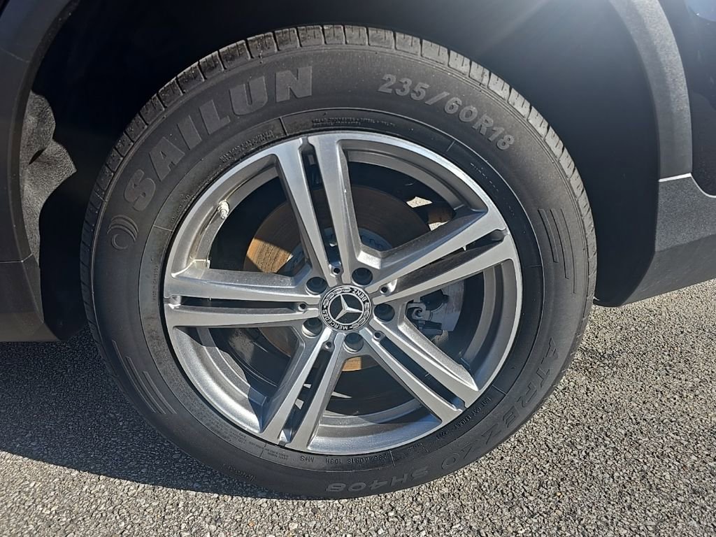 Used 2021 Mercedes-Benz GLC 300 4MATIC w/ Premium Package image 10