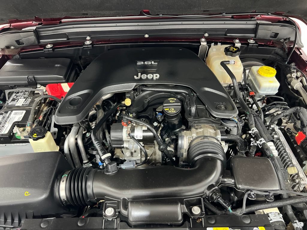 Used 2021 Jeep Wrangler Unlimited Sahara AWD/4WD image 27