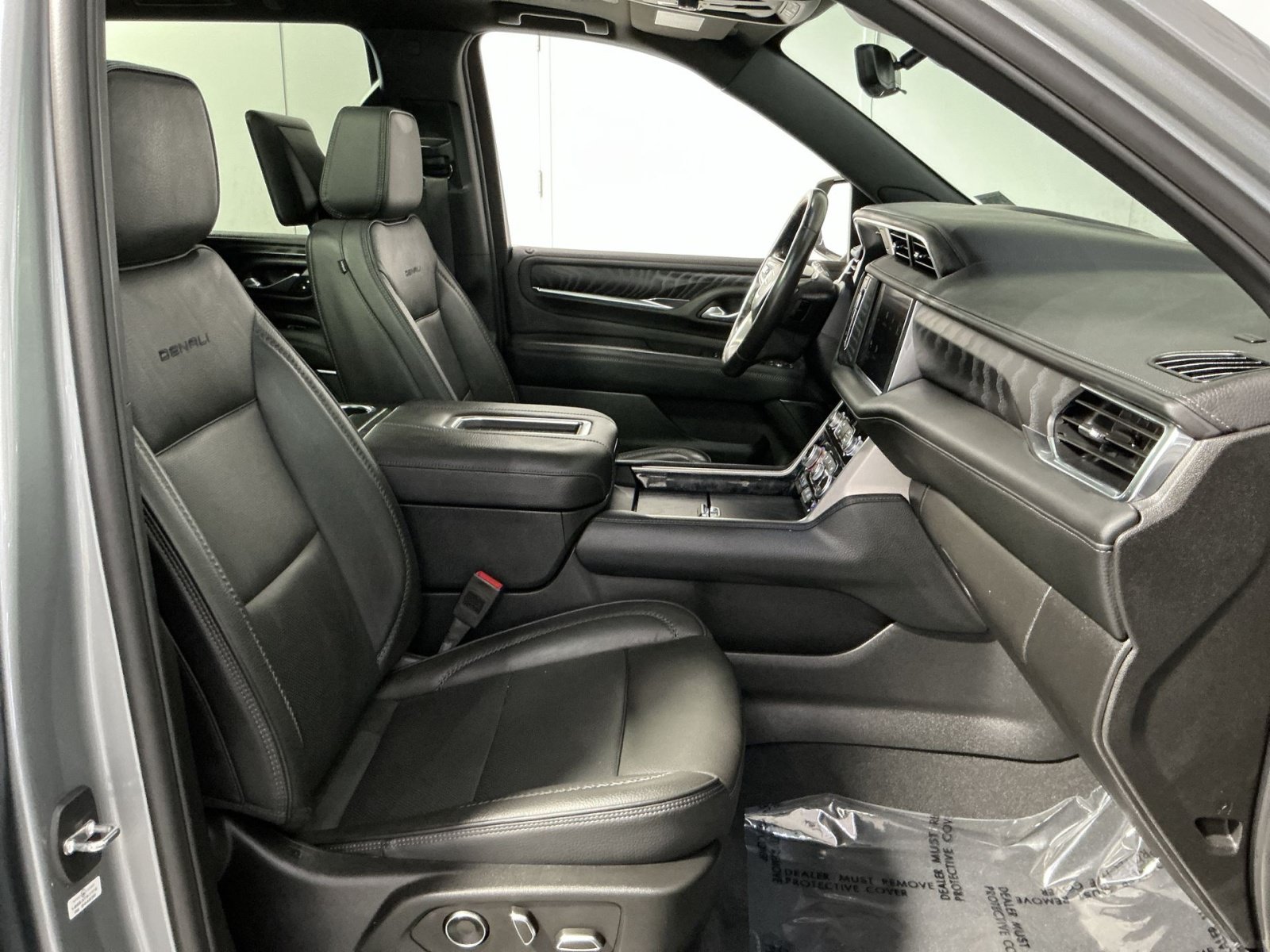 Used 2024 GMC Yukon Denali w/ Advanced Technology Package AWD/4WD image 29