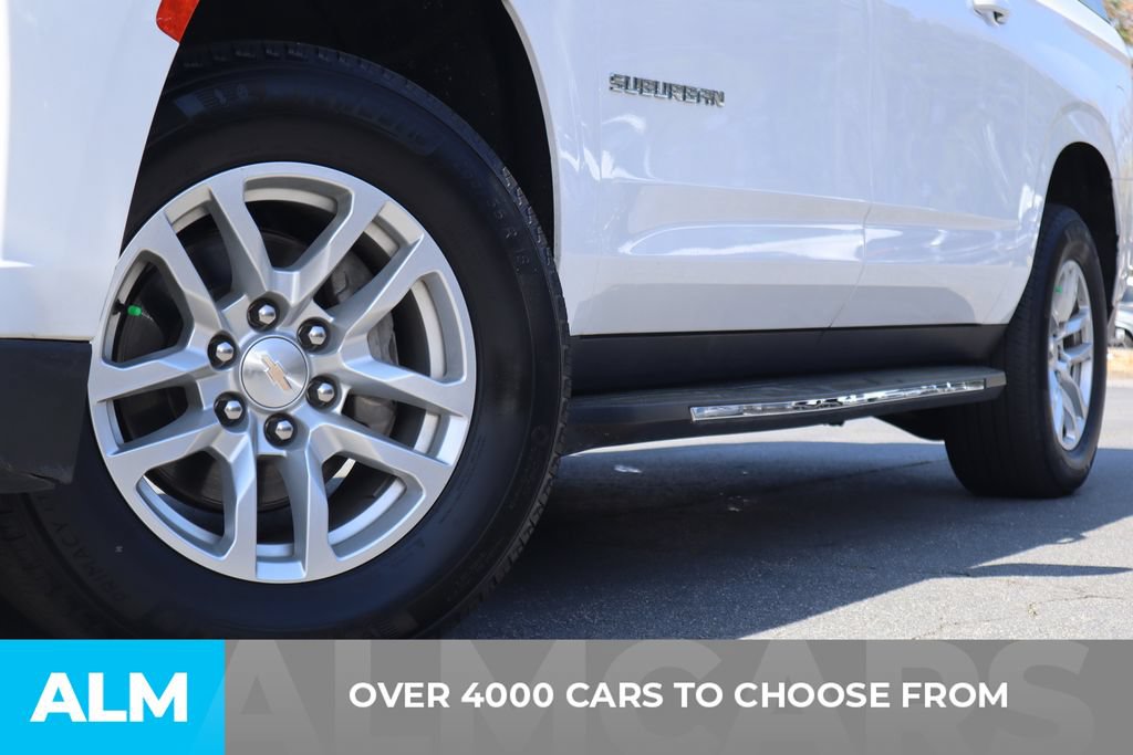 Used 2024 Chevrolet Suburban LT RWD image 3