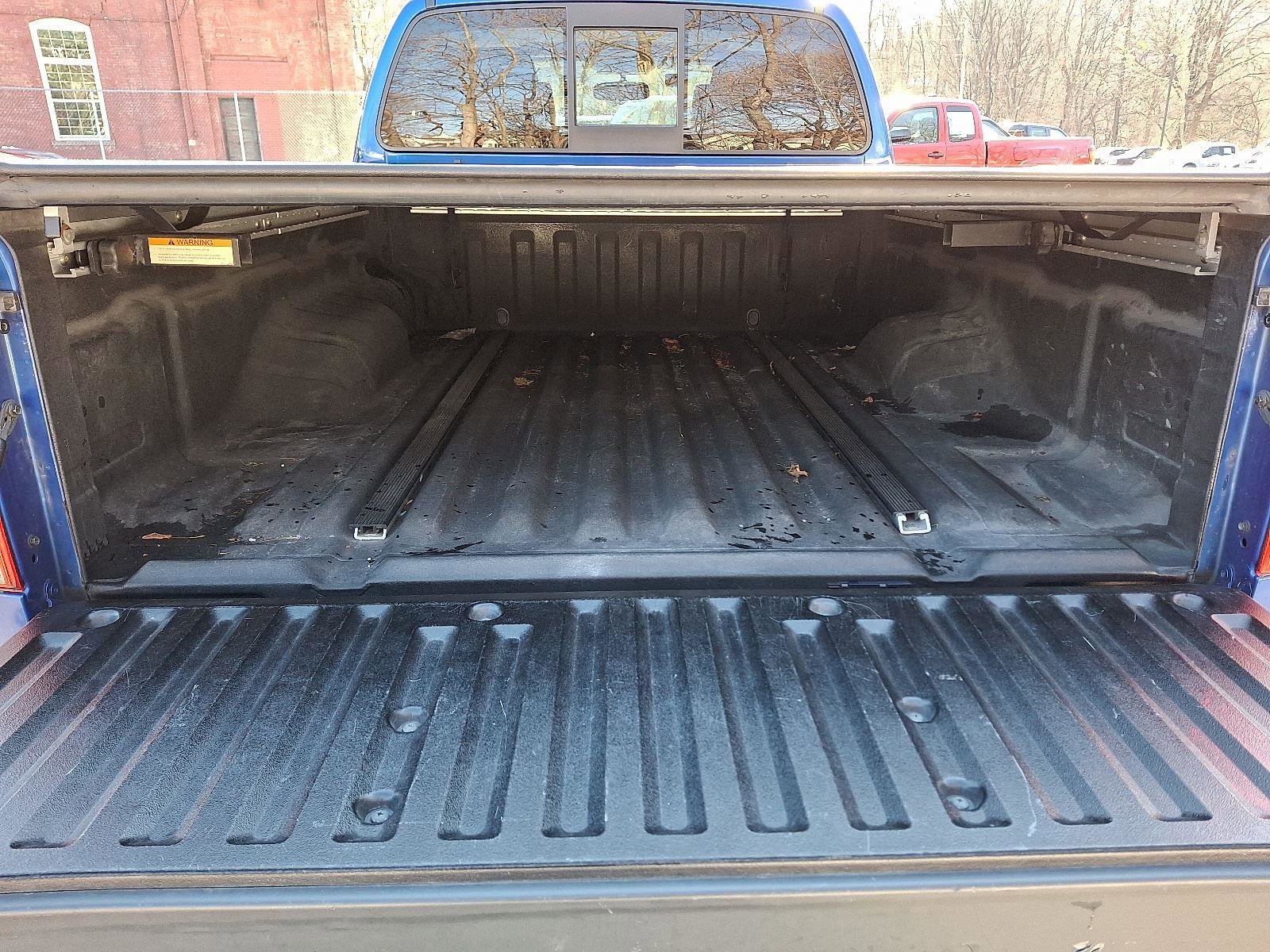 Used 2014 Nissan Frontier SL w/ SL Moonroof Package image 29