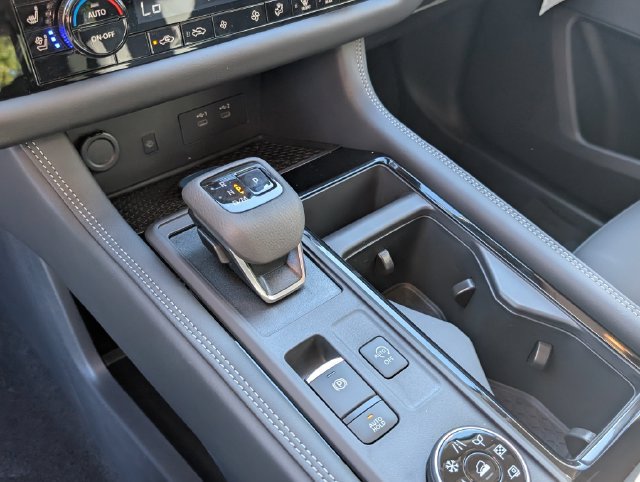 New 2026 Nissan Pathfinder Platinum AWD/4WD image 18