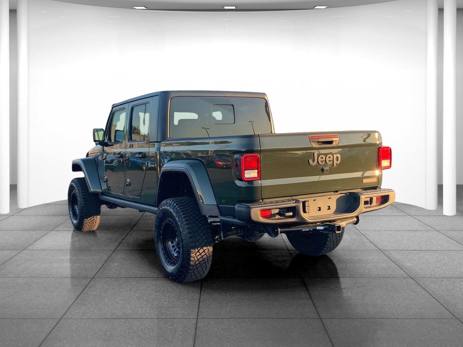 Used 2023 Jeep Gladiator Sport image 5