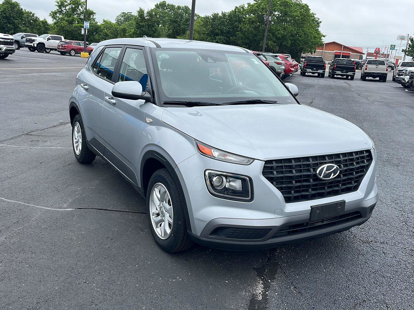 Used 2021 Hyundai Venue SE FWD image 7