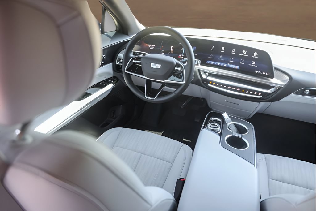 Certified 2024 Cadillac Lyriq Sport AWD/4WD image 23