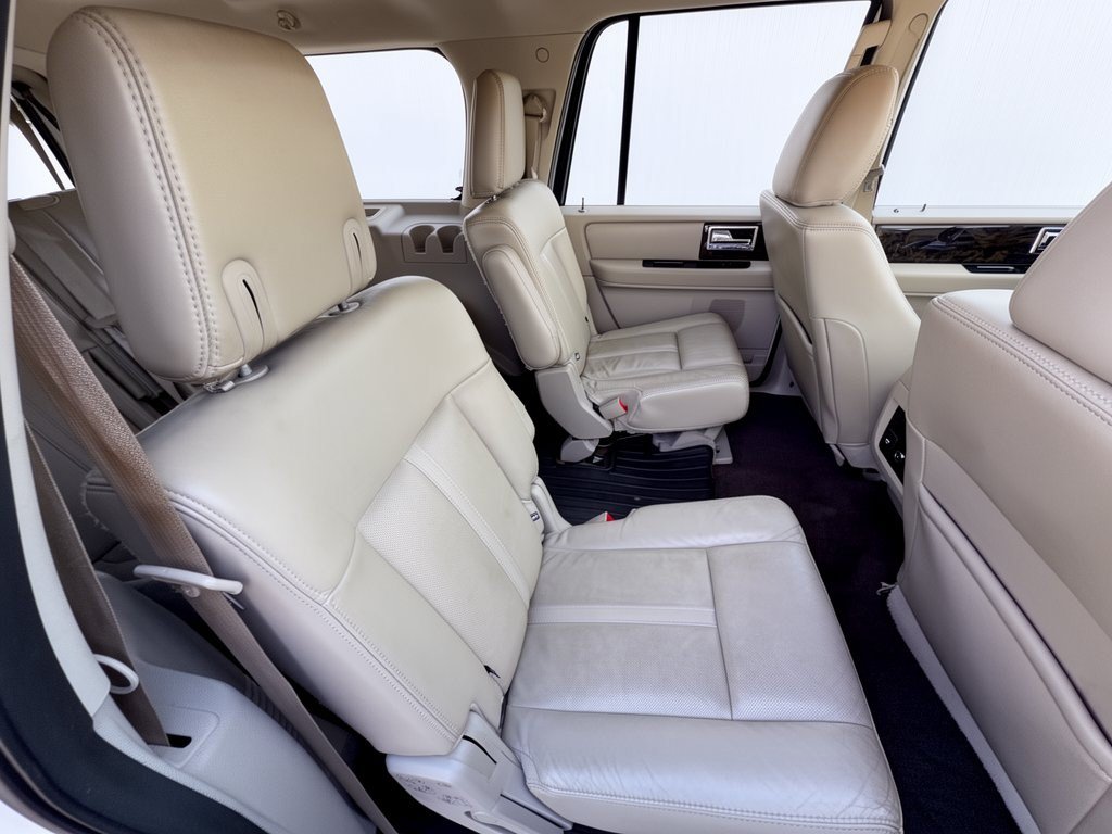 Used 2015 Lincoln Navigator L 4WD image 29