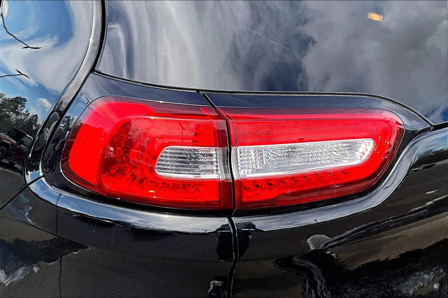 Used 2017 Jeep Cherokee Trailhawk w/ Cold Weather Group image 23