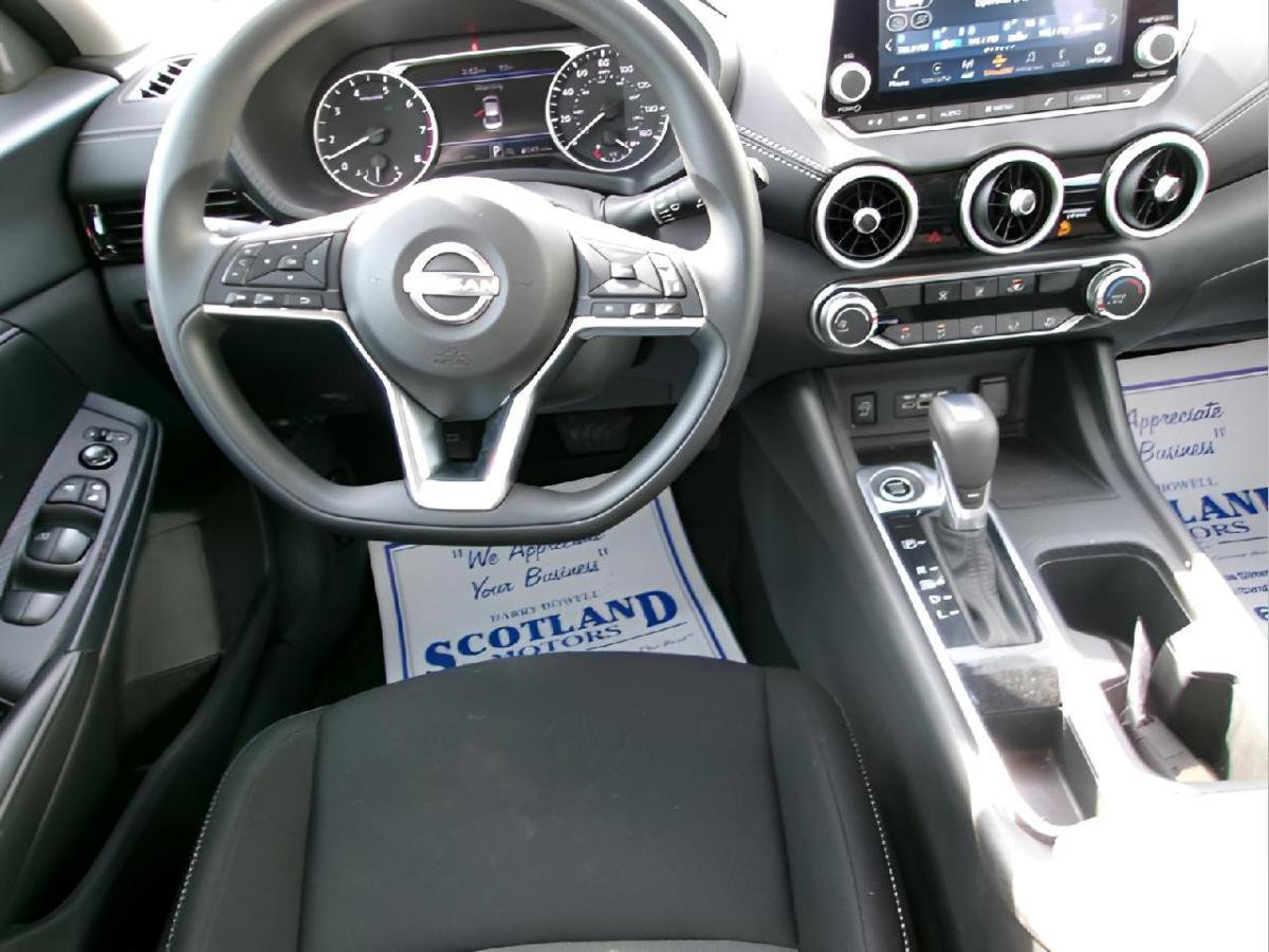 Used 2024 Nissan Sentra SV FWD image 11
