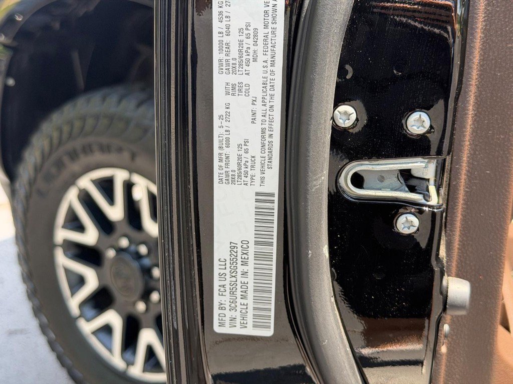 Used 2025 RAM 2500 Limited AWD/4WD image 22