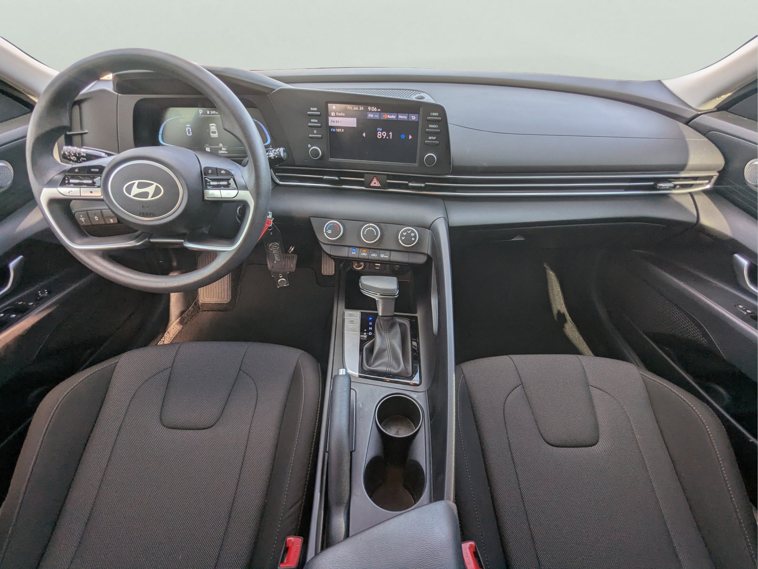 Used 2024 Hyundai Elantra SE FWD image 21