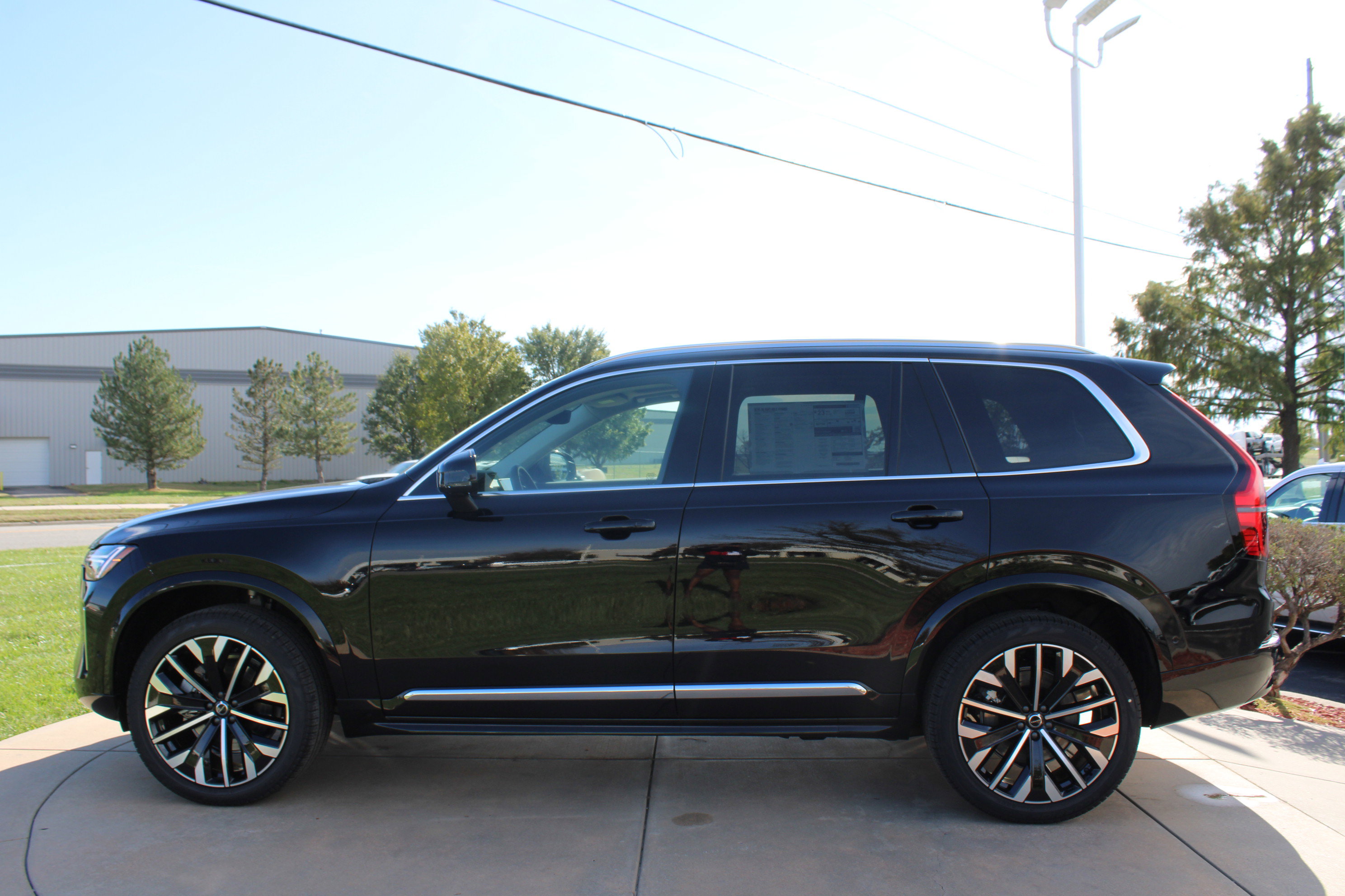 New 2026 Volvo XC90 B6 Plus w/ Protection Package Premier AWD/4WD image 9
