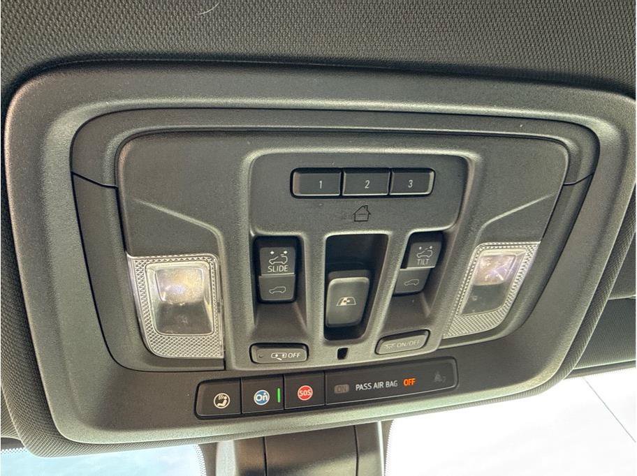 Used 2019 Chevrolet Silverado 1500 High Country w/ Technology Package AWD/4WD image 27