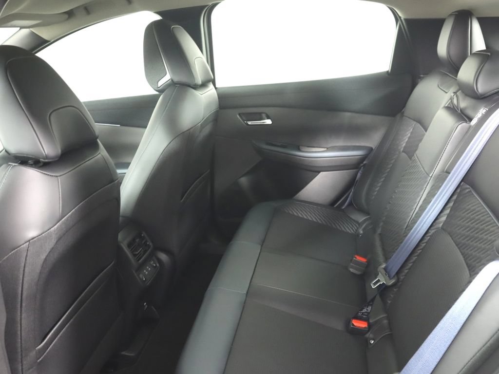 New 2026 Nissan Leaf Platinum+ w/ Floor Mat Package (Platinum+) FWD image 23