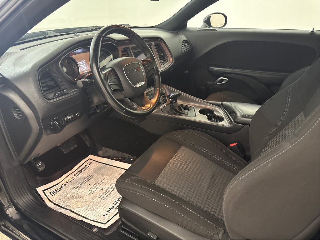 Used 2023 Dodge Challenger SXT RWD image 11