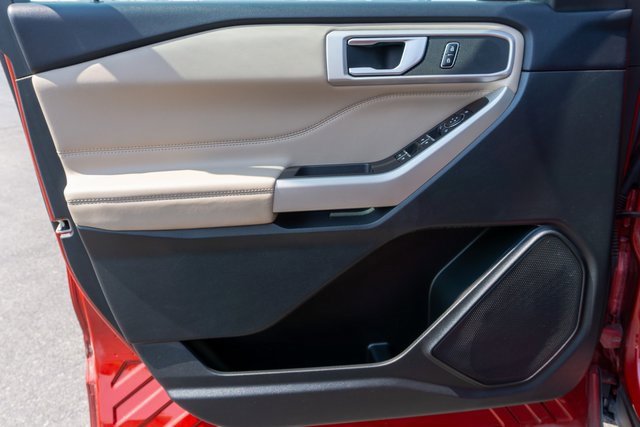 Used 2023 Ford Explorer XLT image 17