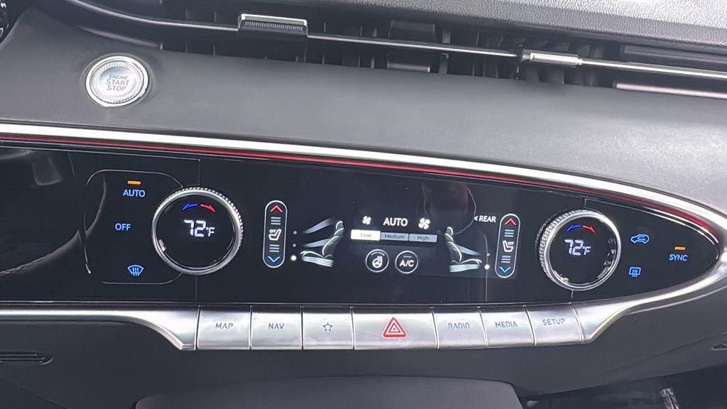 Used 2025 Genesis GV70 3.5T Sport image 27