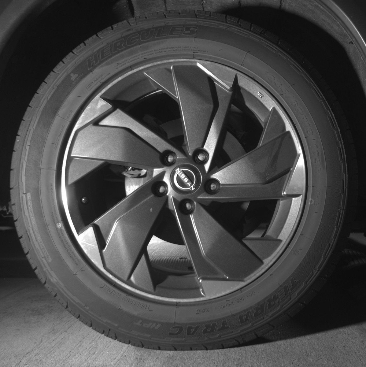 Used 2025 Nissan Rogue SV image 15