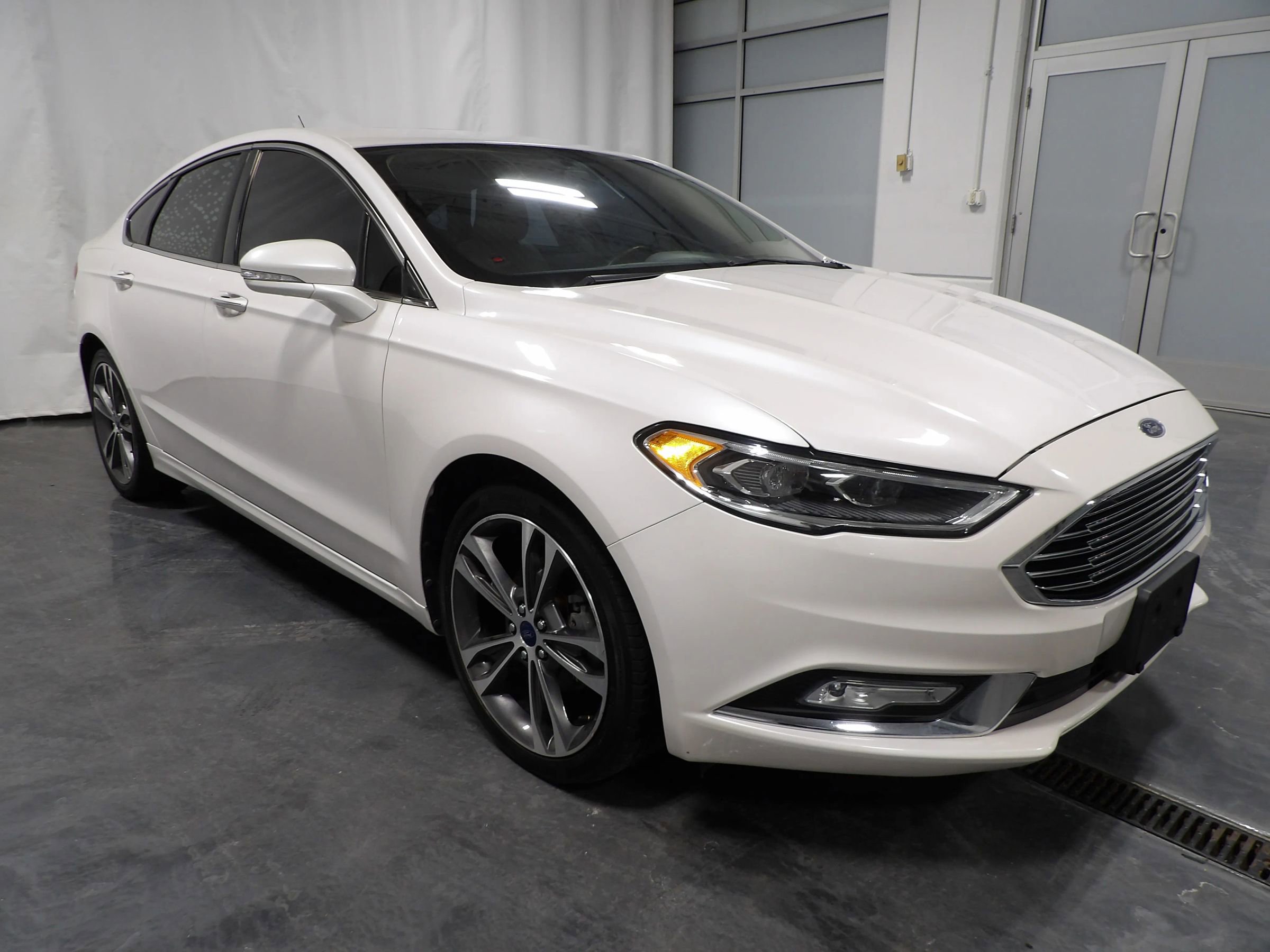 Used 2018 Ford Fusion Titanium AWD/4WD image 2