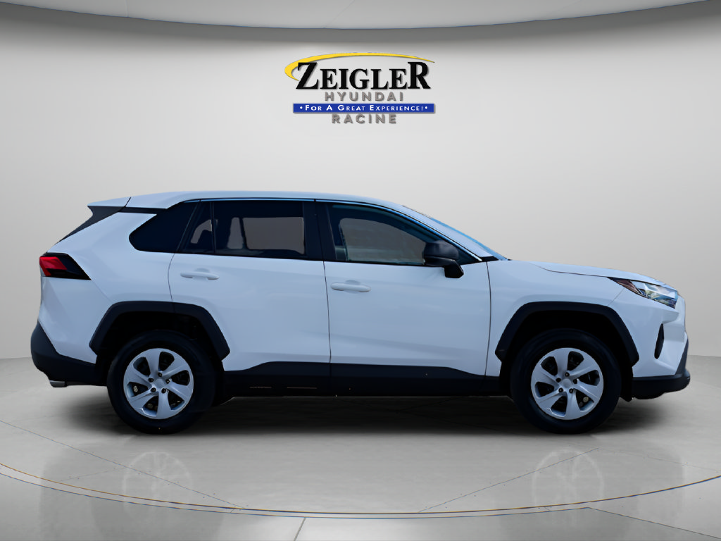 Used 2025 Toyota RAV4 LE AWD/4WD image 8