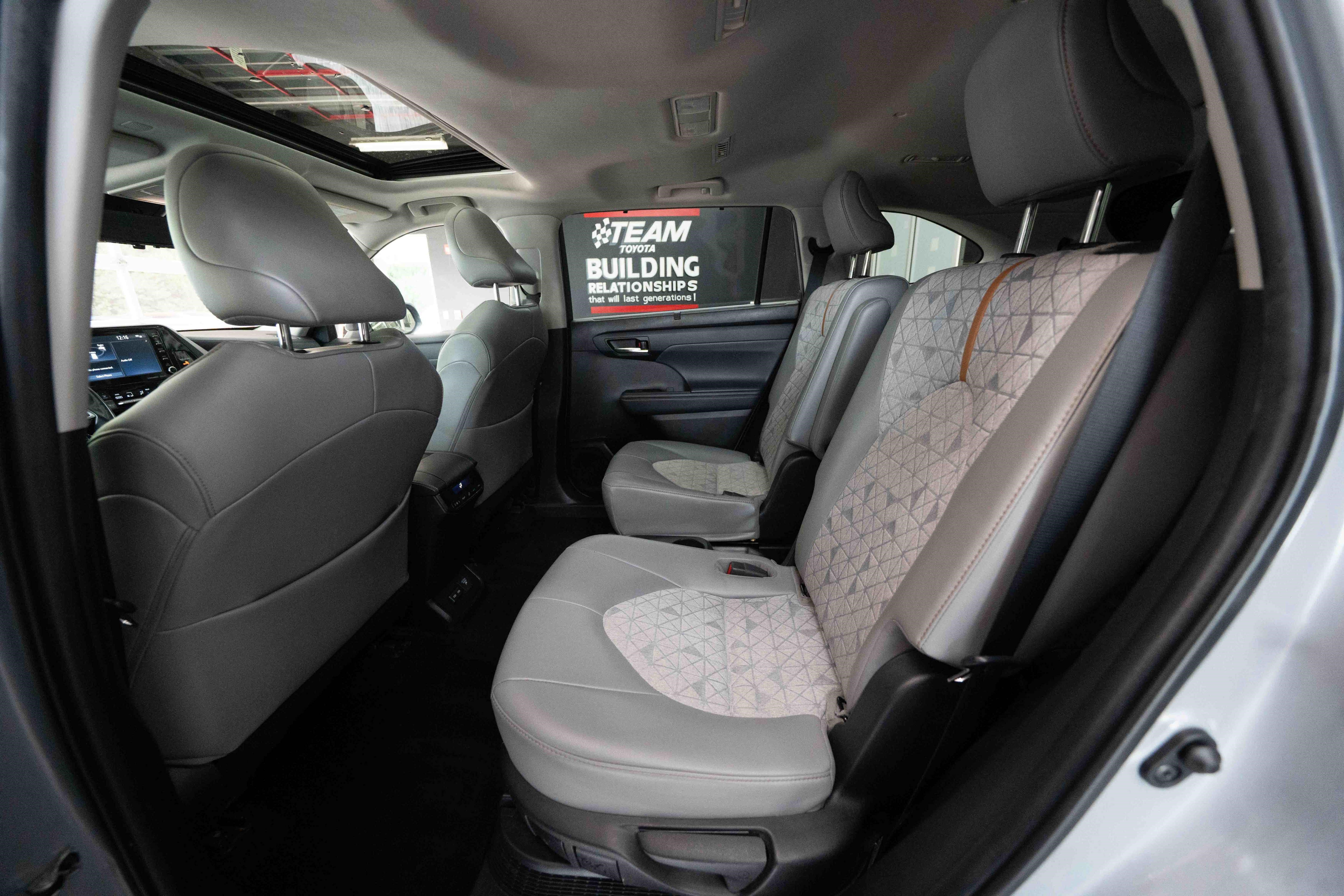 Used 2022 Toyota Highlander Bronze Edition AWD/4WD image 23