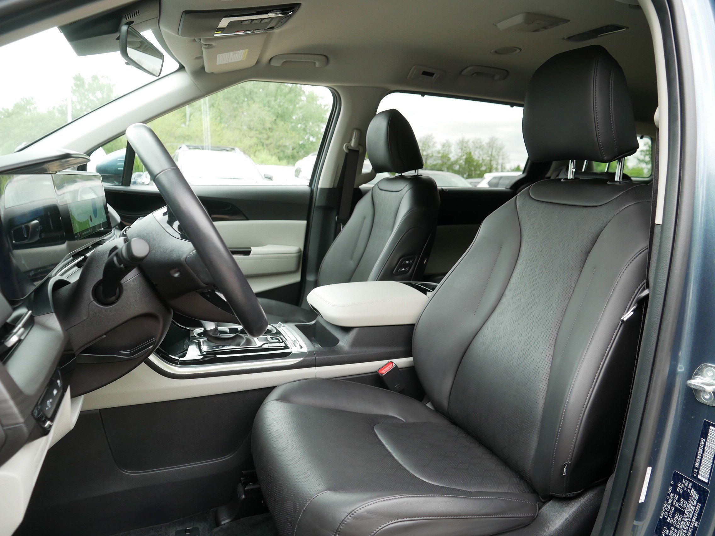 Used 2024 Kia Carnival SX FWD image 35
