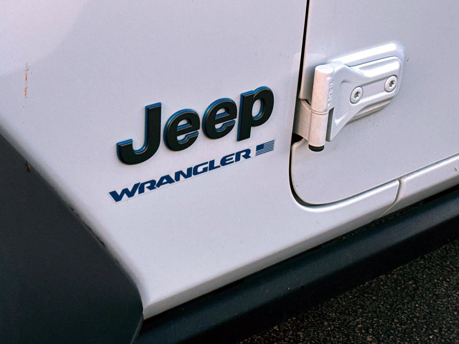 Used 2023 Jeep Wrangler Unlimited w/ Sun & Screen Package image 7