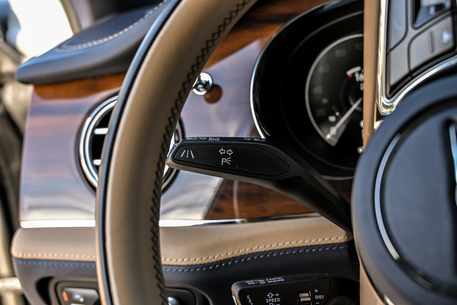 Certified 2023 Bentley Bentayga Extended Wheelbase AWD/4WD image 42