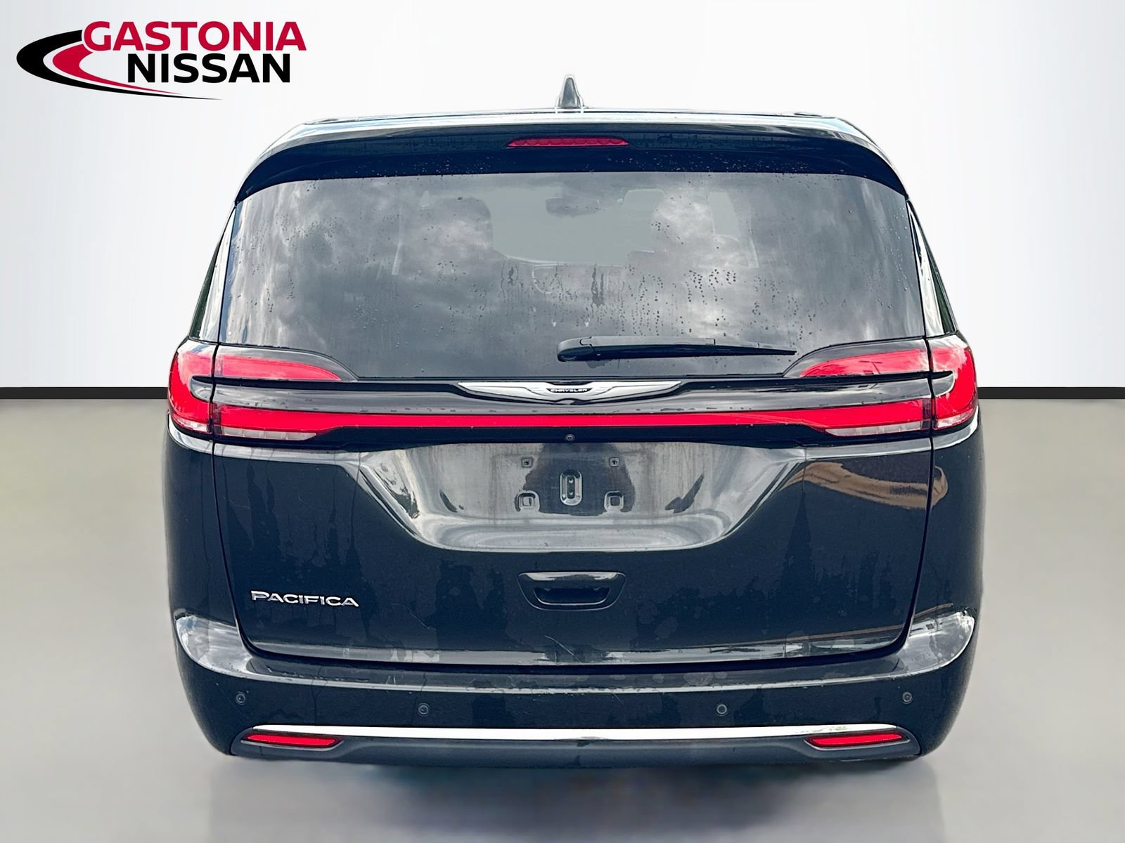 Used 2023 Chrysler Pacifica Touring-L FWD image 7