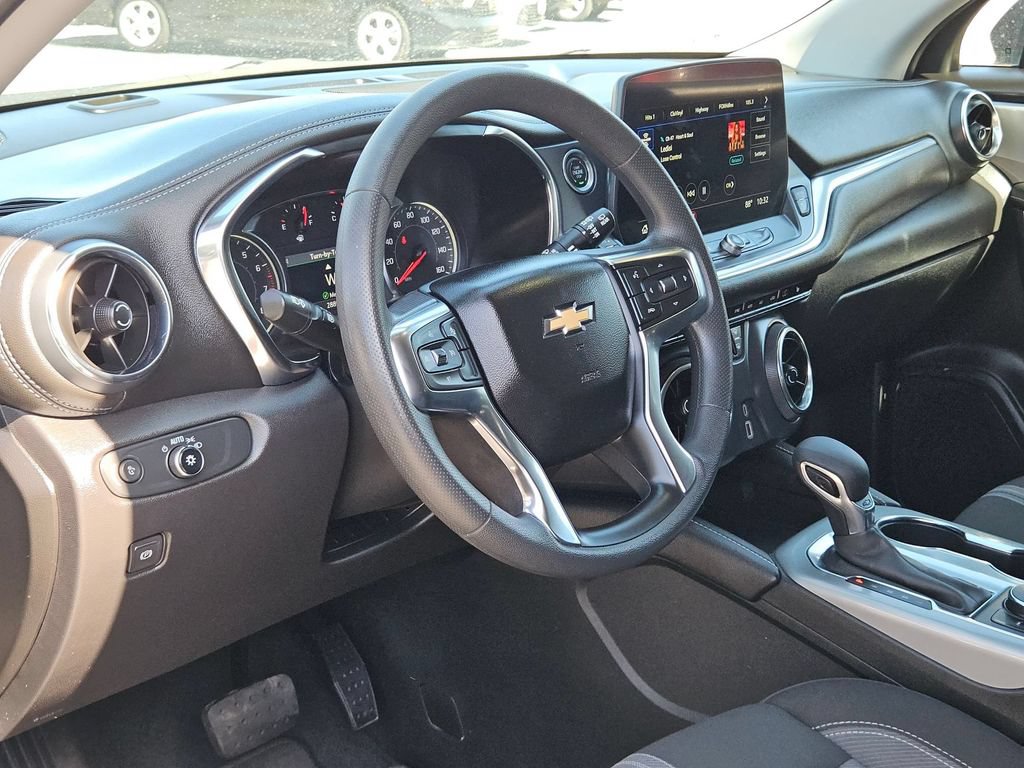 Used 2025 Chevrolet Blazer LT FWD image 13