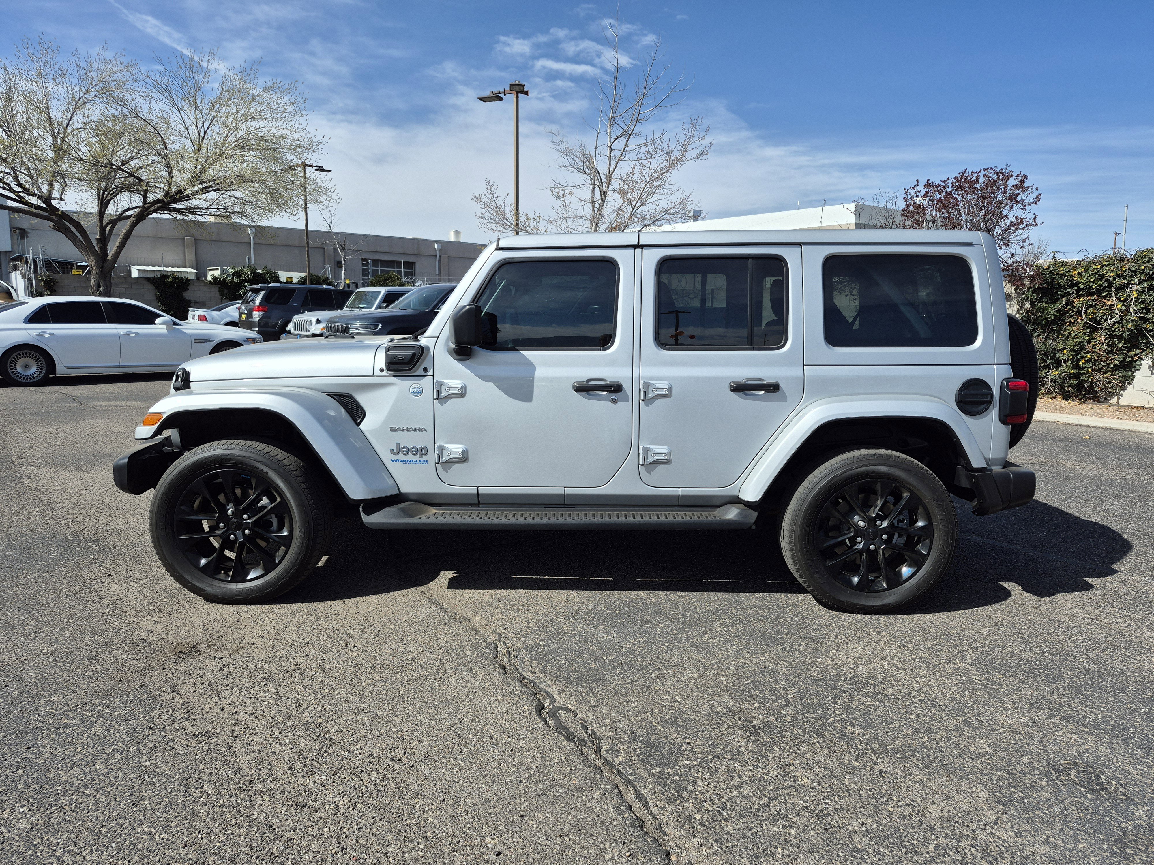 Used 2022 Jeep Wrangler Unlimited Sahara AWD/4WD image 4