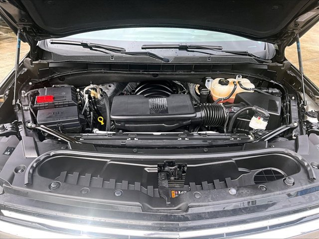 Used 2025 Chevrolet Suburban Premier RWD image 11