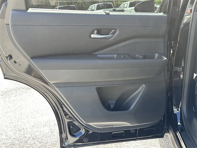 New 2025 Nissan Pathfinder Platinum image 17